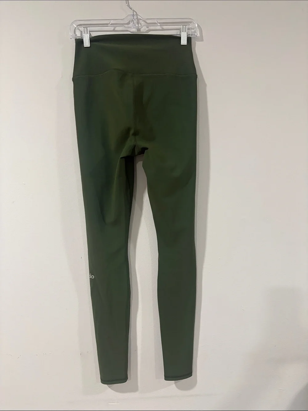 ALO YOGA OLIVE GREEN RIPPED ACTIVE WARRIOR LEGGINGS SIZE/M